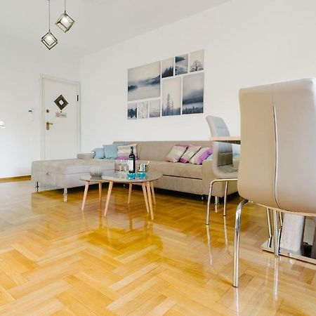 Bright 2 Bedrooms Apt. In The Heart Of Athens W Stunning Views To Acropolis Buitenkant foto